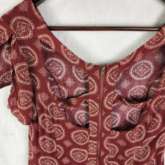 Brandy Melville Romper Women XS to S Maroon Red Medallion Pattern Back Cutouts - Picture 4 of 7